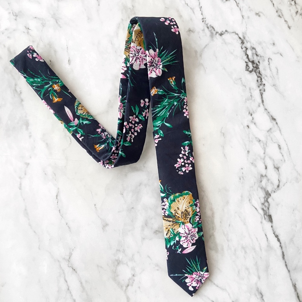 Express navy floral tie NWT - Picture 3 of 5